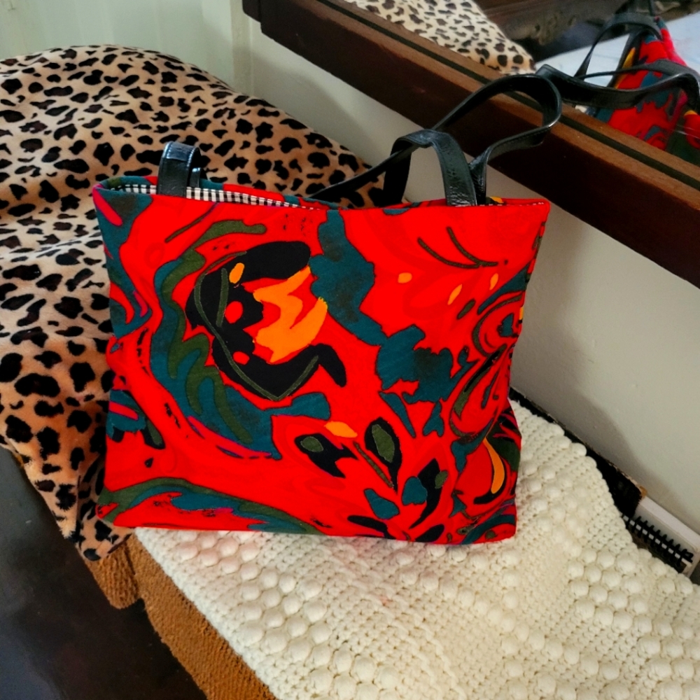 Occicho handbag vintage medium sized quite pretty.